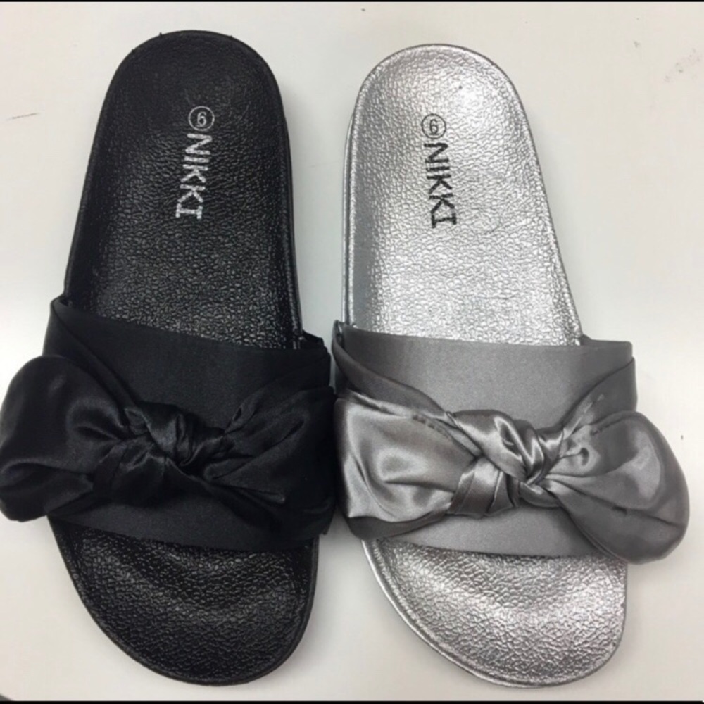Nikki bow slides. Only one left!! - Picture 4 of 6